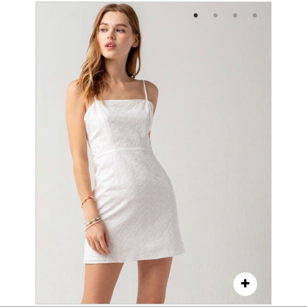 𝅺NWT Sky and sparrow eyelet open back slip dress
